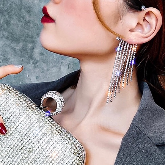 ⚜️[𝟯/$𝟮𝟴]⚜️Long Crystal Single Wrap Earring NEW - Picture 5 of 9